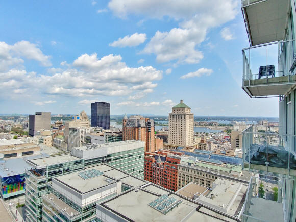 Altoria condo with panoramic views of Downtown Montreal