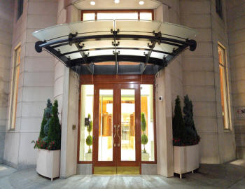 Entrance of Le Roc Fleuri in the Golden Square Mile
